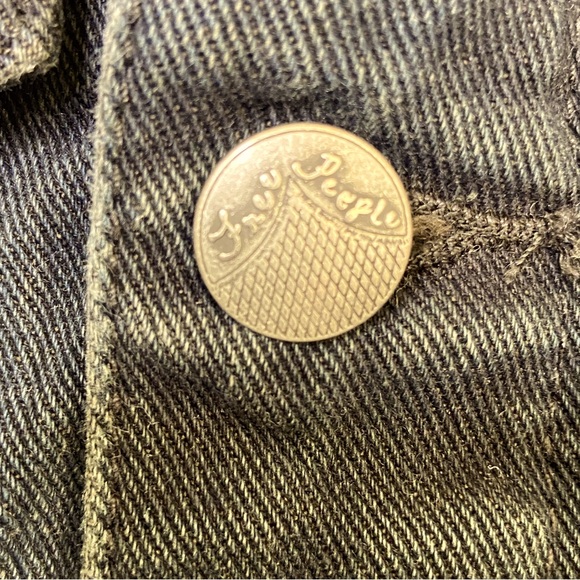 Free People dark wash/black distressed denim knit jacket Sz XS EUC - Picture 9 of 9